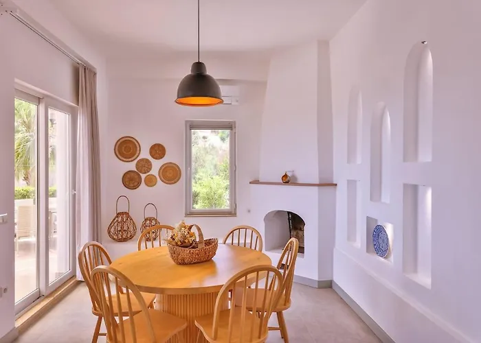 Melissa Peninsula Villa *